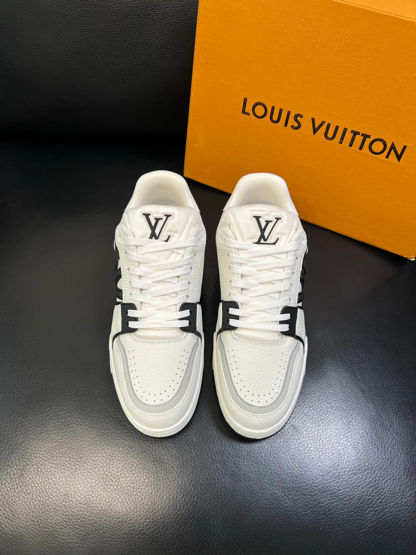 Men's shoes 💰900 Lv top purchasing agent Louis Vuitton, sports sneakers counter synchronization, uppers imported from Italy, high-quality splicing colorful complex crafts, imported mesh pads are soft and comfortable, soles: original soles specially provided by the original factory, T men's shoes 💰U exclusive movable molded soles super comfortable, original factory and single goods, high quality, welcome to compare, code number 39-44 (customized 38 45)